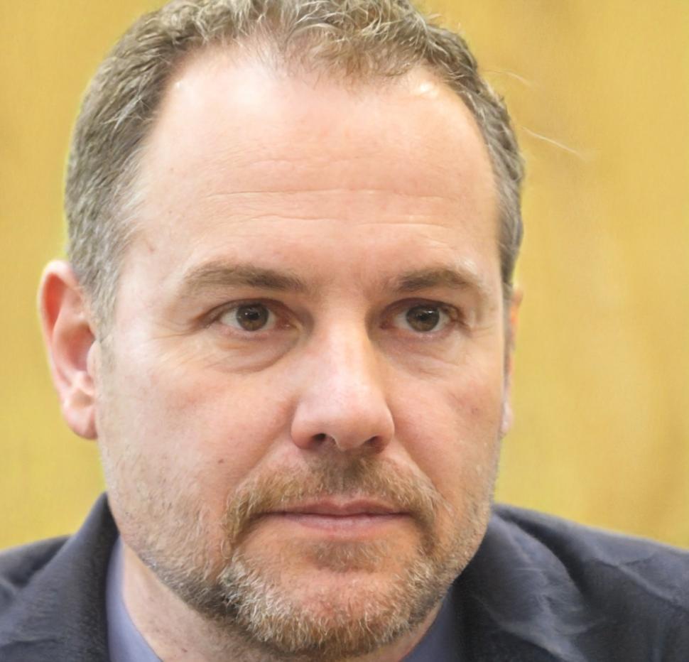 Portrait de Marc Dubois, expert en planification financière